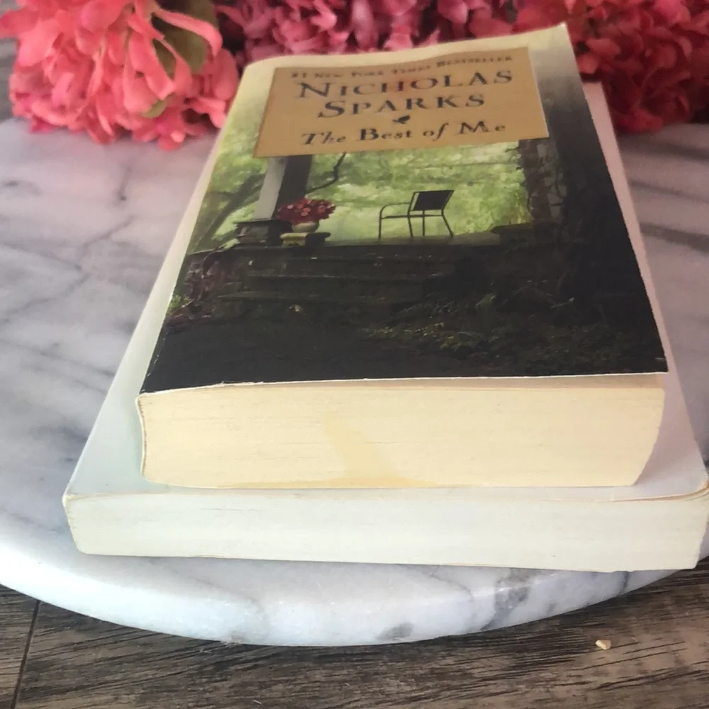 THE BEST OF ME Nicholas Sparks & EAT PRAY LOVE Elizabeth Gilbert 2 paperbacks